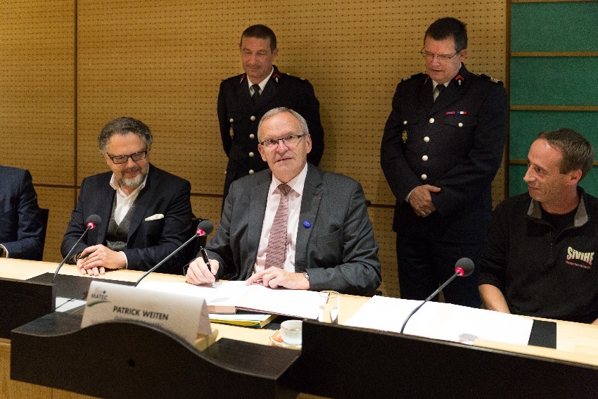 Signature des  marchés de contrôle des poteaux et bouches incendies pour la période 2019-2021  par M. Le Président du Département de la Moselle